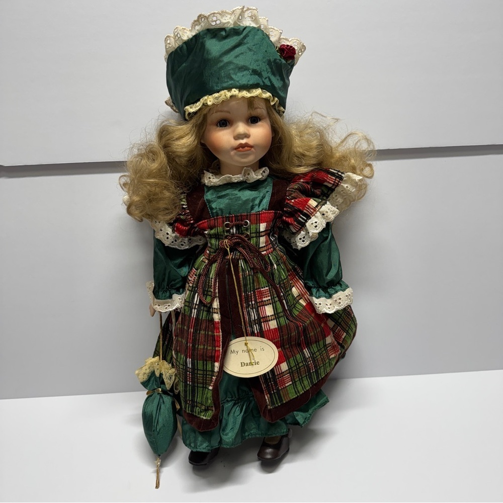 Leonardo Collectors Porcelain Doll